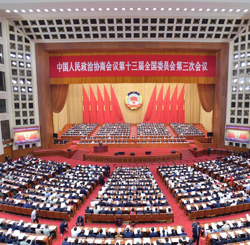 21 Mei 2020, Tiongkok, Beijing: Perwakilan berkumpul pada sesi pembukaan Kongres Rakyat Nasional di Aula Besar Rakyat.  Kongres Rakyat Nasional adalah parlemen Tiongkok.  Foto: Li Tao / XinHua / dpa +++ dpa-Bildfunk +++