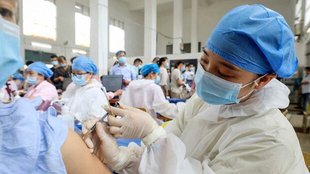 China sedang mencoba untuk menggunakan pengaruhnya melalui vaksin