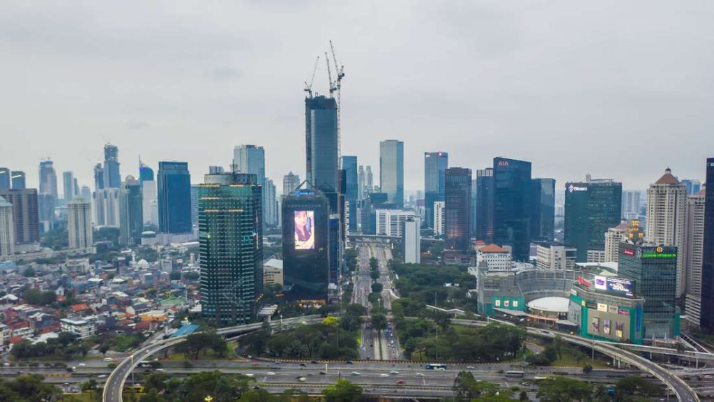 Pencakar langit dan bundaran di pusat kota Jakarta