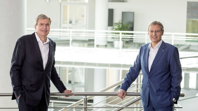 Wirtschaft di Nürnberg: Die beiden Geschäftsführer der Nürnberger Messegesellschaft, Peter Ottmann (rechts) und Roland Flick (tautan), sind davon überzeugt, dass Messen nach der Pandemie eine Zukunft haben.