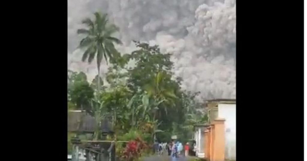Satu tewas dan satu terluka setelah letusan gunung berapi di Jawa