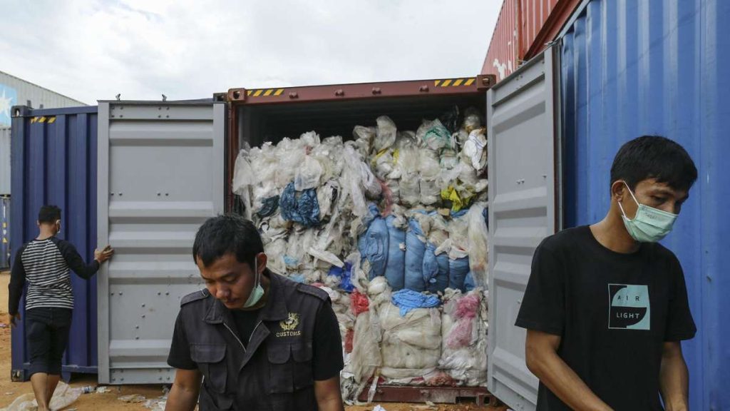 Perusahaan pelayaran berhenti mengekspor sampah plastik ke negara berkembang