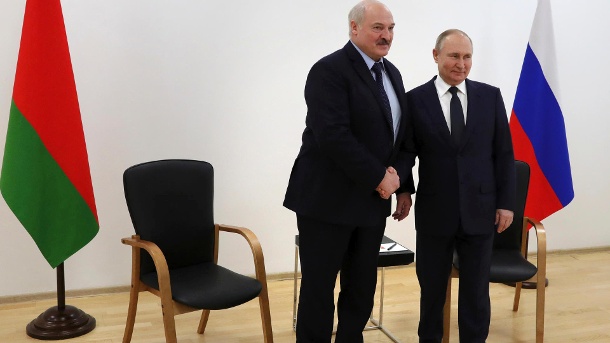 Lukashenko dalam kunjungannya ke Rusia: Rezim di Belarus bergantung pada Rusia.  (Sumber: dpa)