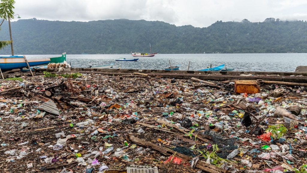 Sampah plastik: sampah kolonialisme atau perdagangan global?  - [GEO]