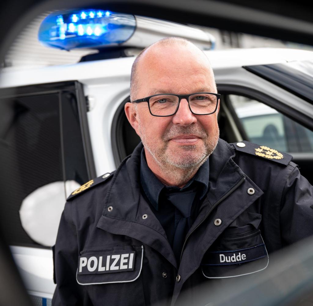Hartmut Dodd, kepala polisi keamanan Hamburg, mengucapkan selamat tinggal di akhir bulan