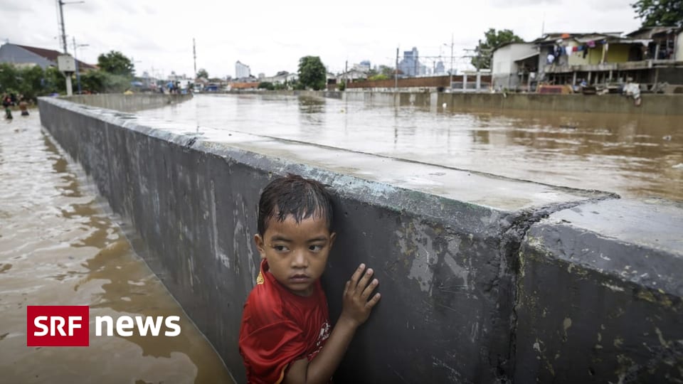 Krisis Iklim di Indonesia - Penduduk Pulau Tuntut Kompensasi dari Holcim - Berita