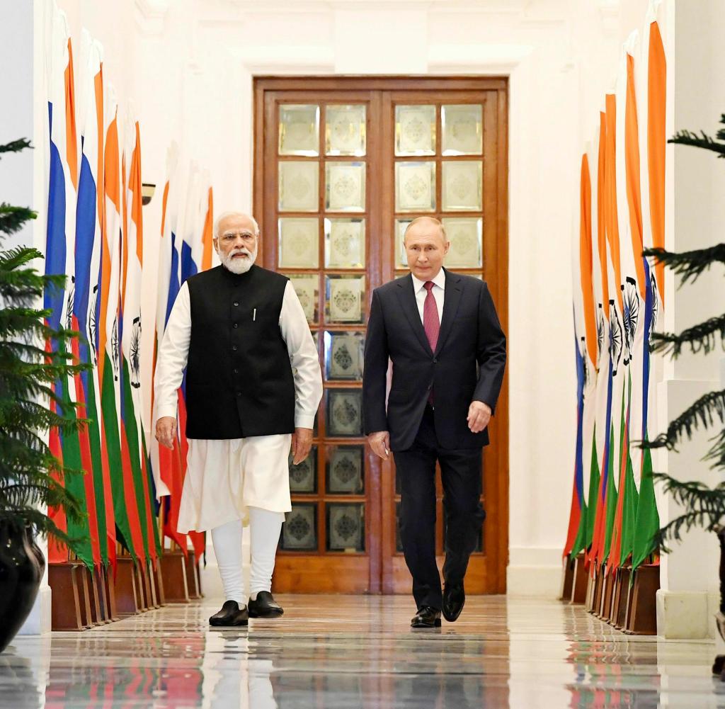 Pada bulan Desember, Presiden Rusia Putin mengunjungi mitranya dari India, Modi