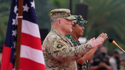 Militer China telah menjadi lebih agresif secara signifikan selama lima tahun terakhir, menurut seorang perwira senior militer AS.  Foto: Jenderal Mark Milley (kiri), Kepala Staf Gabungan, dan Jenderal Andika Perkasa, Panglima TNI saat bertemu di Mabes TNI.