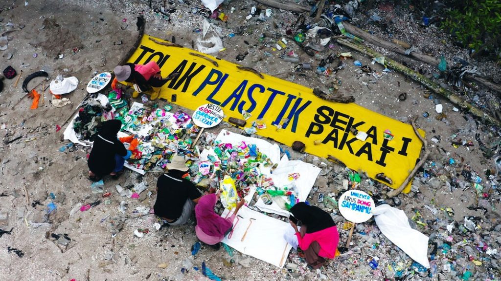 'The Recycling Lie': Film dokumenter tentang sampah plastik di ARD Mediathek |  NDR.de - Budaya